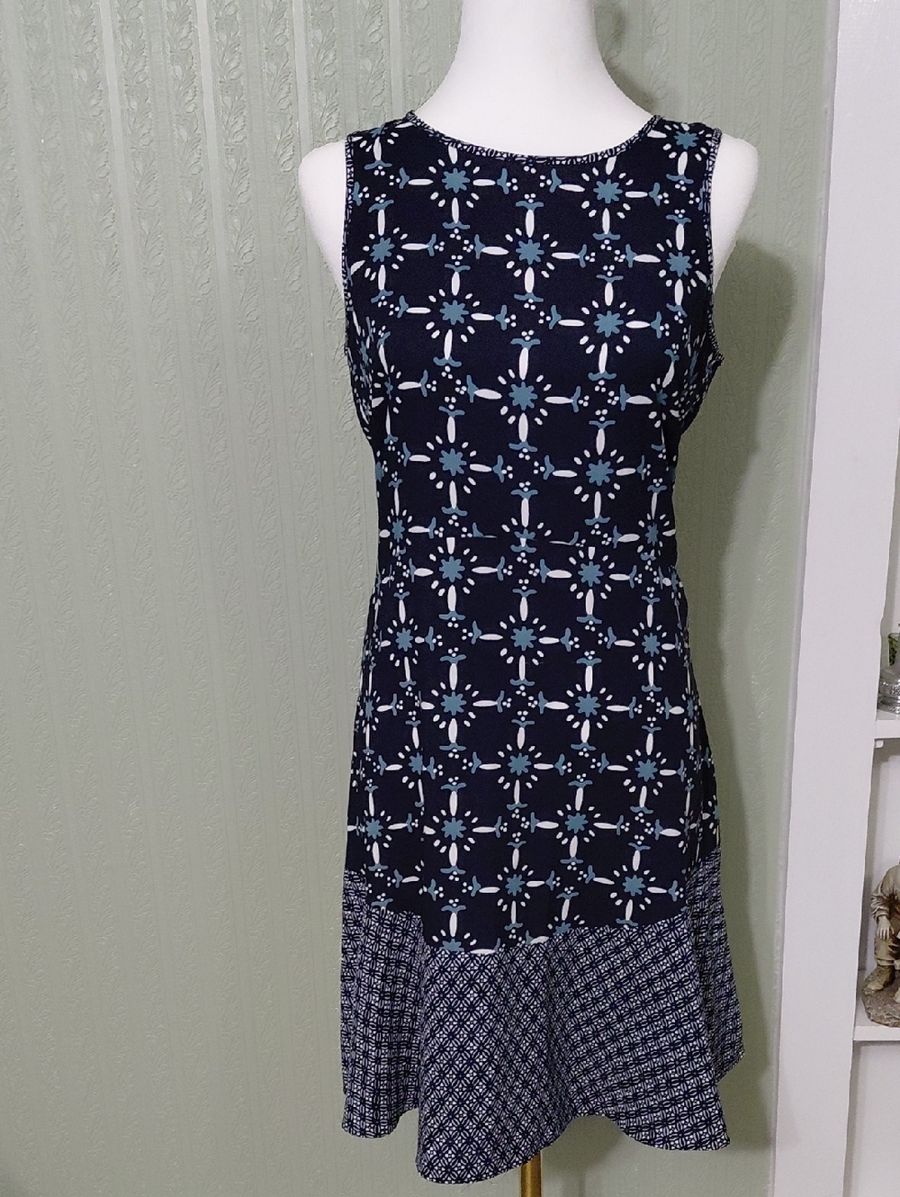 ANN TAYLOR LOFT Navy and Light Blue Sleeveless Patterned Mini Dress Size 4
